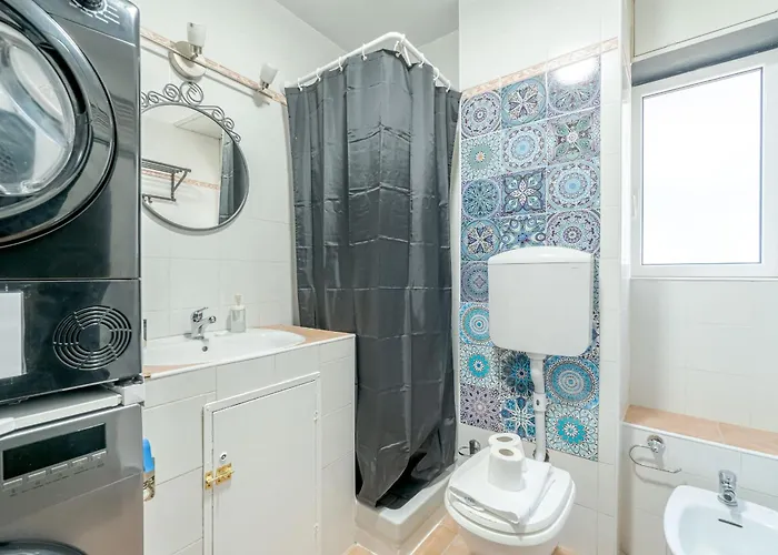 Guesthost - La Fortuna Roomy & Panoramic Balcony Apartman