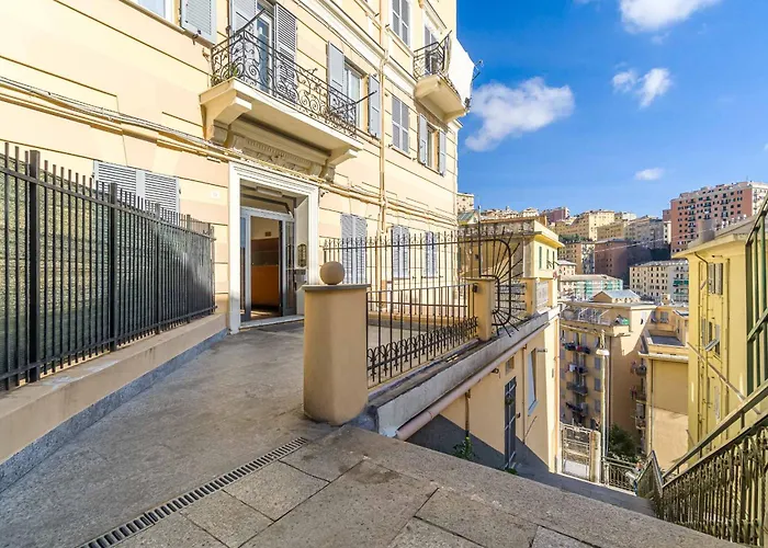 Guesthost - La Fortuna Roomy & Panoramic Balcony Apartman Genova