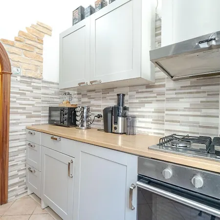 Appartamento Guesthost - La Fortuna Roomy & Panoramic Balcony Genova